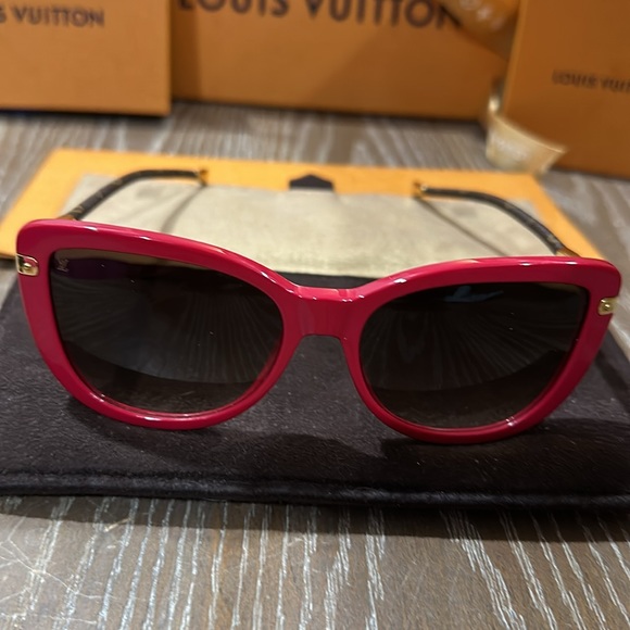 Louis Vuitton,three-way red sunglasses with Louis Vuitton, monogram on the sides - Picture 1 of 13